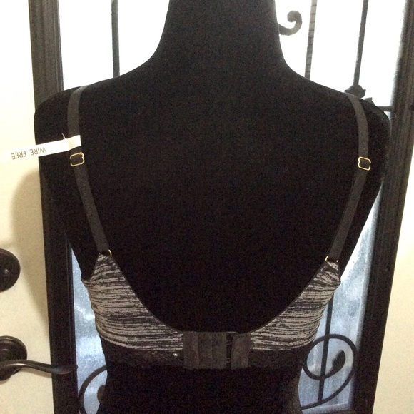 NWT Daisy Fuentes wire-free bra - Picture 3 of 6